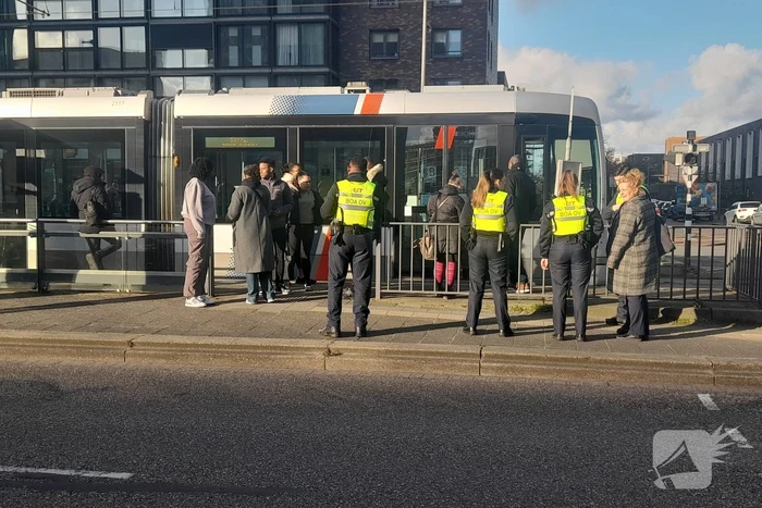 Tramverkeer richting Kuip plat door lastige reiziger en kapotte tram