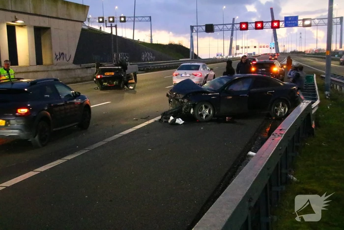 Snelweg afgesloten na zwaar ongeval