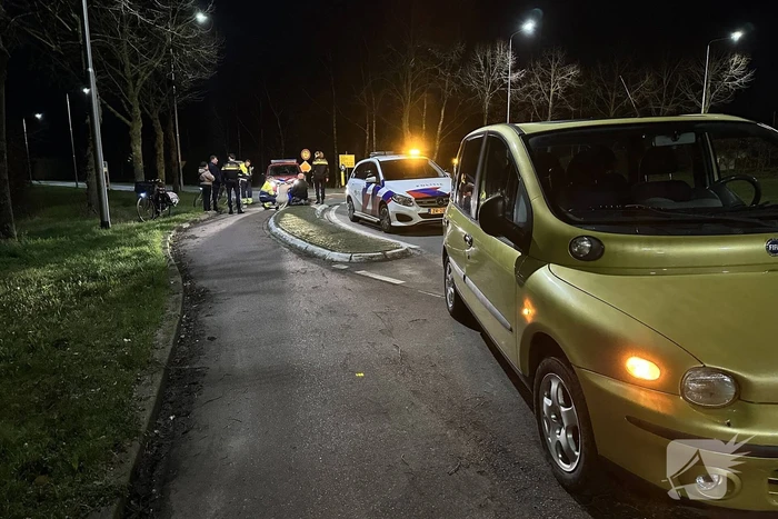 Jongedame op fiets geschept door automobilist