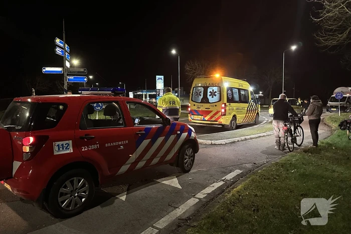 Jongedame op fiets geschept door automobilist