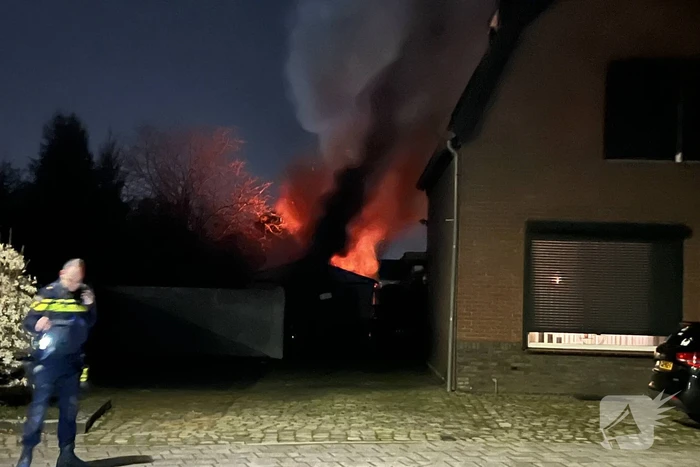 Flinke brand in bijgebouw