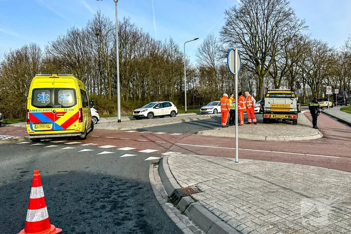 Overstekende scooterrijder aangereden door automobilist