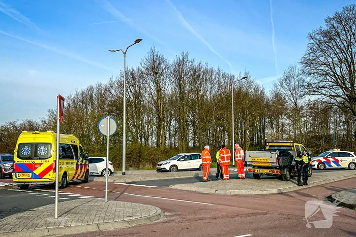 Overstekende scooterrijder aangereden door automobilist
