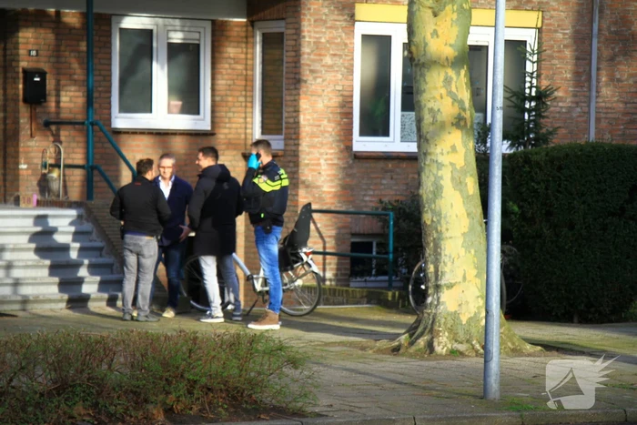 Politie doet inval in woning