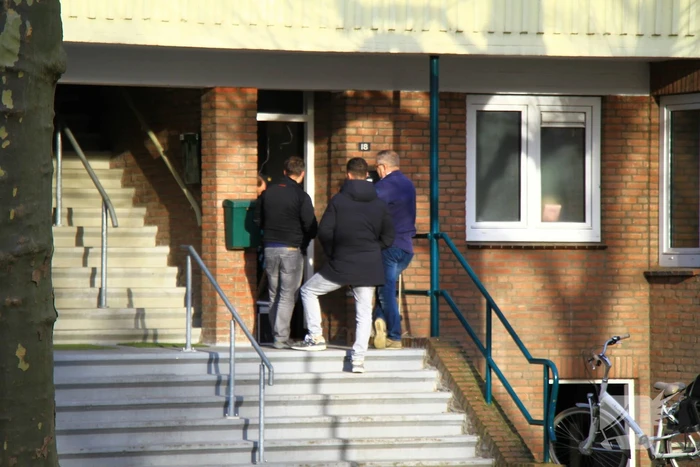 Politie doet inval in woning