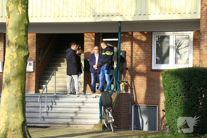 Politie doet inval in woning