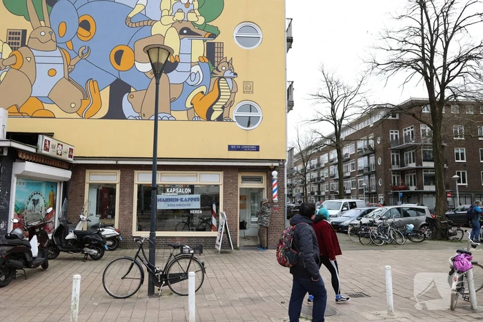 Medewerker kapperszaak gewond bij overval