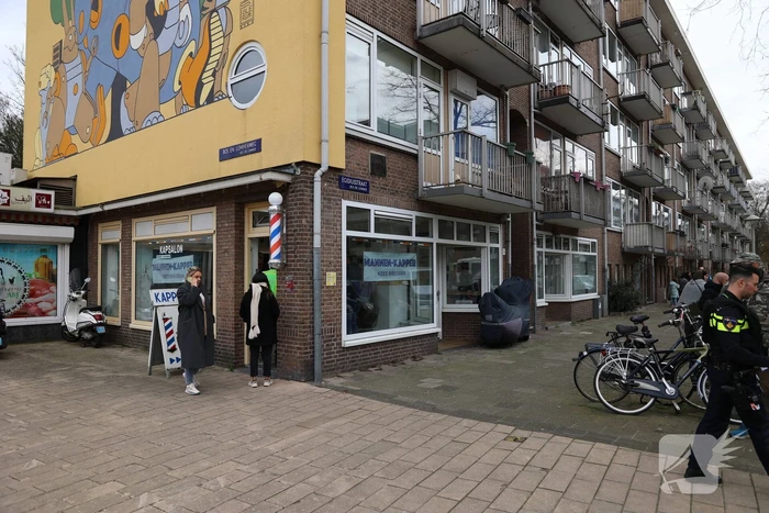 Medewerker kapperszaak gewond bij overval