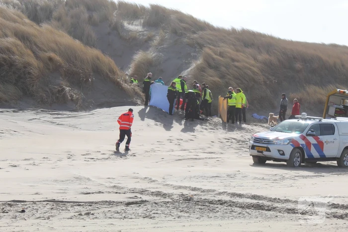 Traumahelikopter landt op het strand