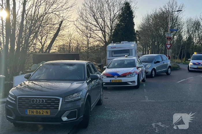 23-jarige stenengooier aangehouden, voertuigen beschadigd