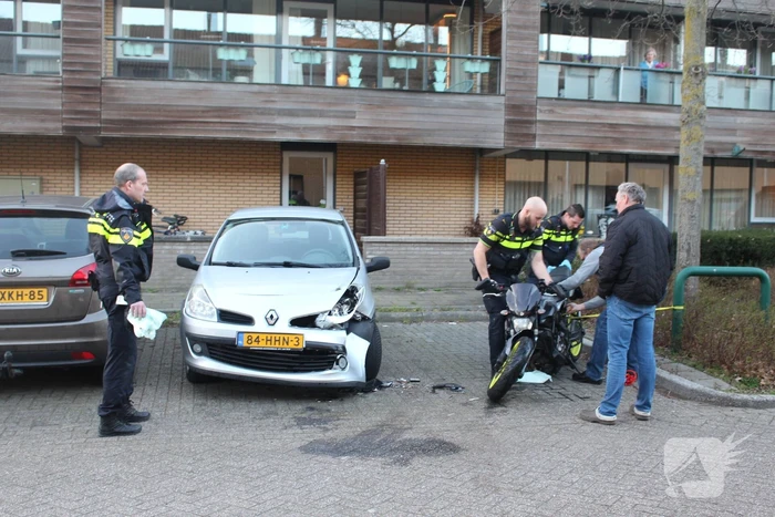 Flinke schade na aanrijding tussen auto en motor