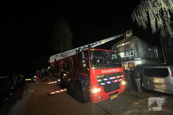 Brand in schoorsteen van woning