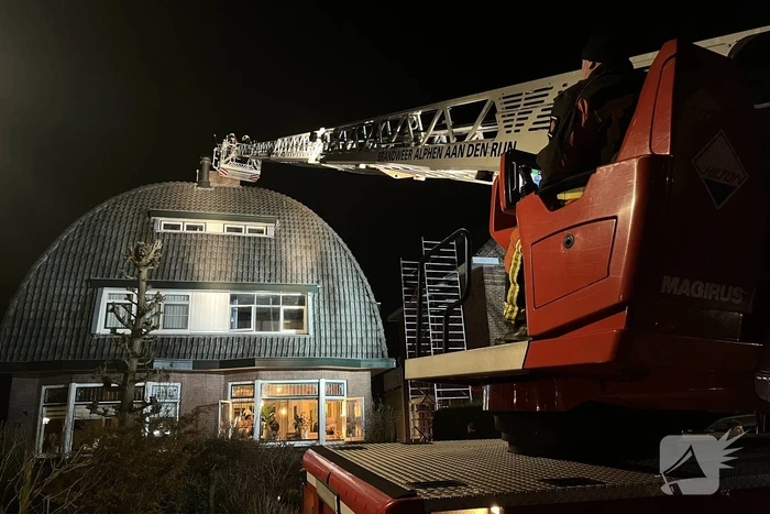 Brand in schoorsteen van woning