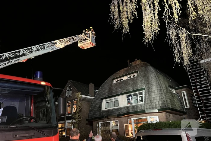 Brand in schoorsteen van woning