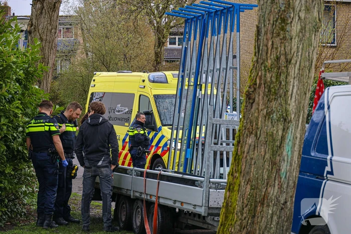 Man gewond door vallende glasplaten