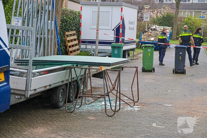 Man gewond door vallende glasplaten