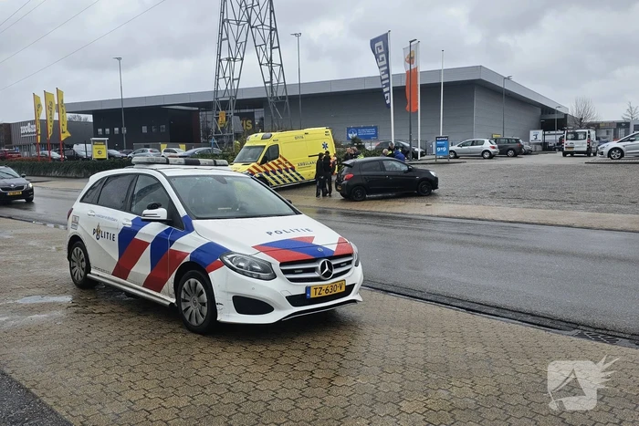 E-biker aangereden door afslaande auto