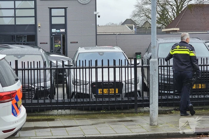 Vuurwapen aangetroffen bij controle autobedrijf