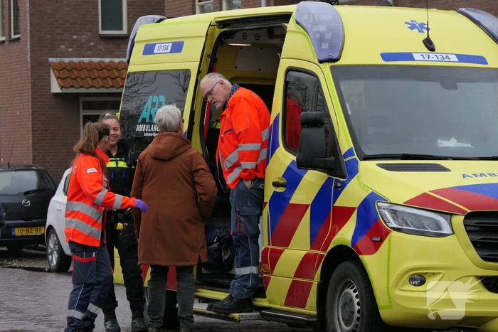 Persoon aangereden door auto, slachtoffer gewond