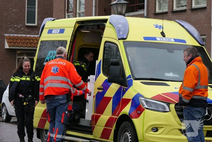 Persoon aangereden door auto, slachtoffer gewond