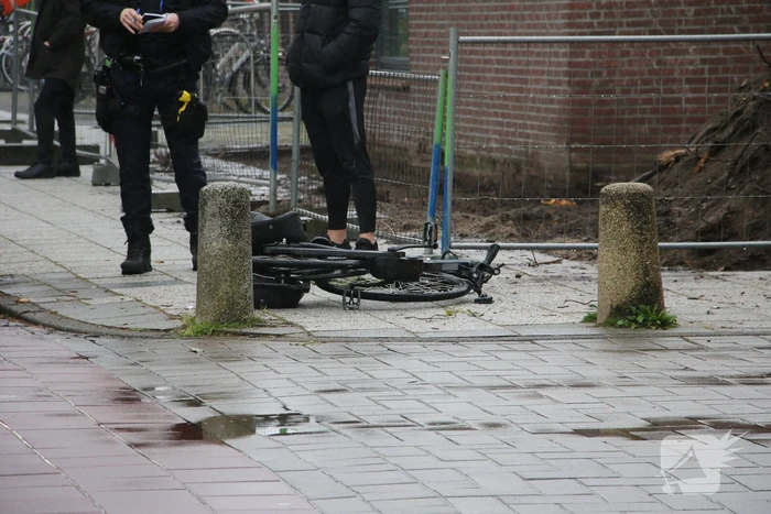 Fietsster geschept door automobilist