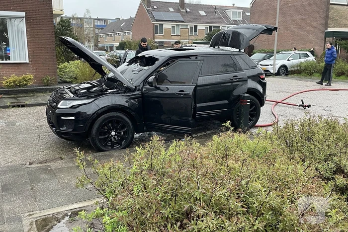 Voertuigbrand in woonwijk