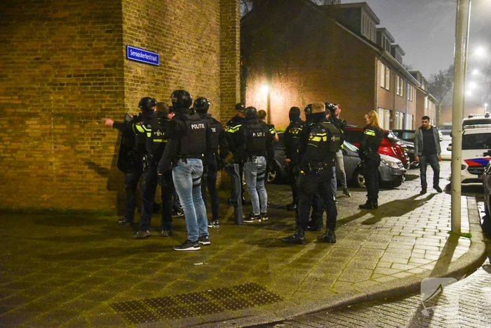 Politie doet inval in woning na mogelijke schietpartij