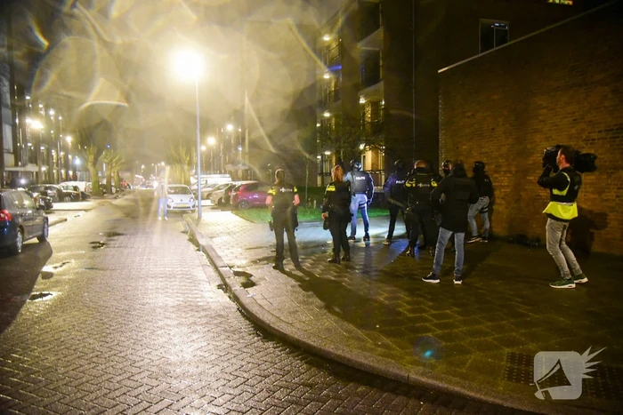 Politie doet inval in woning na mogelijke schietpartij
