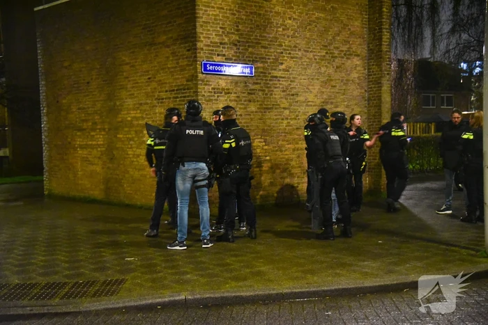 Politie doet inval in woning na mogelijke schietpartij