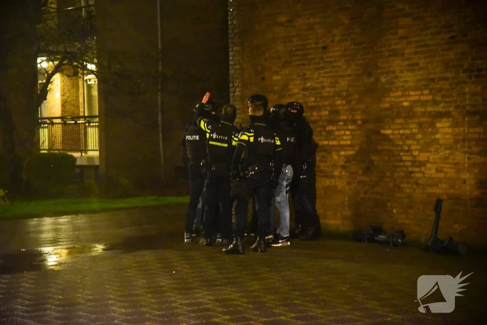 Politie doet inval in woning na mogelijke schietpartij