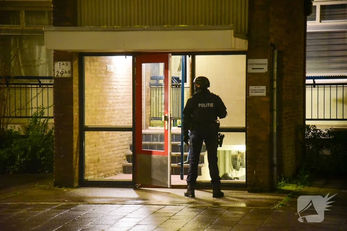 Politie doet inval in woning na mogelijke schietpartij