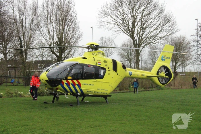 Traumahelikopter landt in weiland