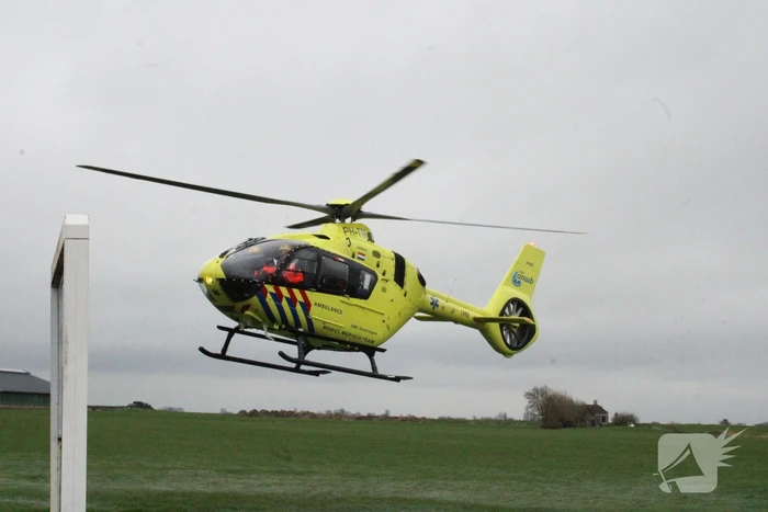 Traumahelikopter landt in weiland