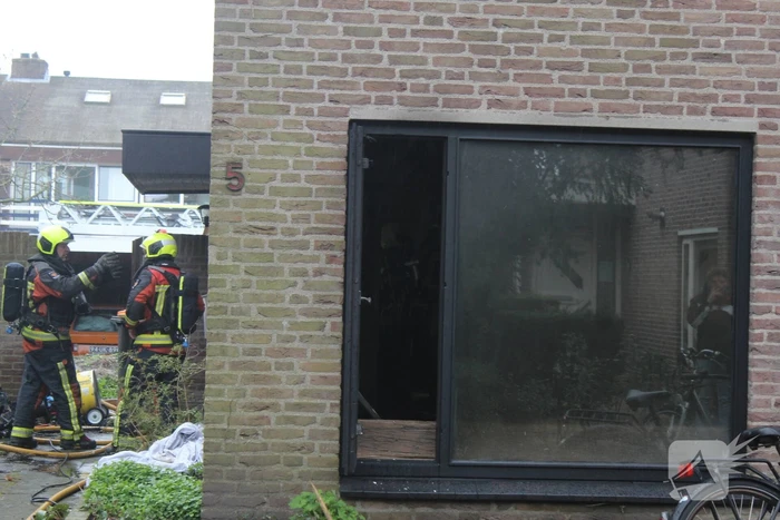 Veel rookontwikkeling bij hevige woningbrand