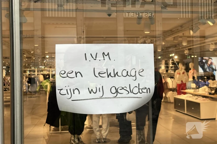 Winkels ontruimd wegens grote waterlekkage