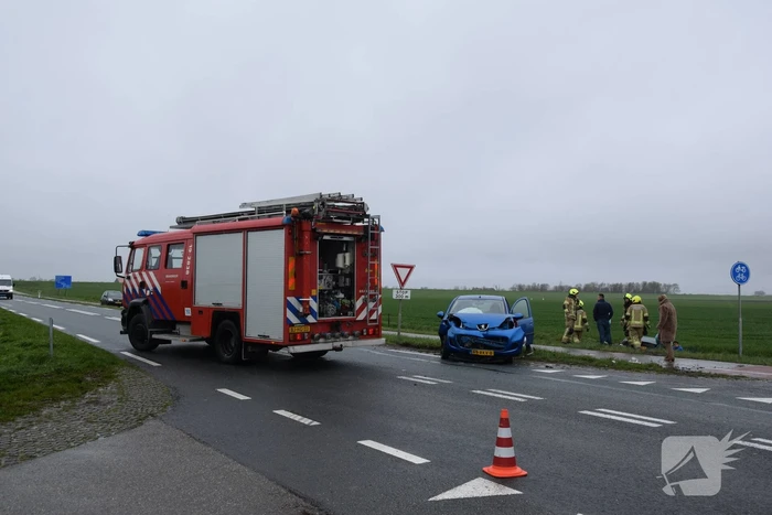 Gewonden bij flinke botsing op kruising
