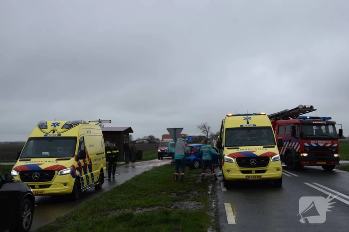 Gewonden bij flinke botsing op kruising