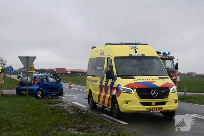 Gewonden bij flinke botsing op kruising