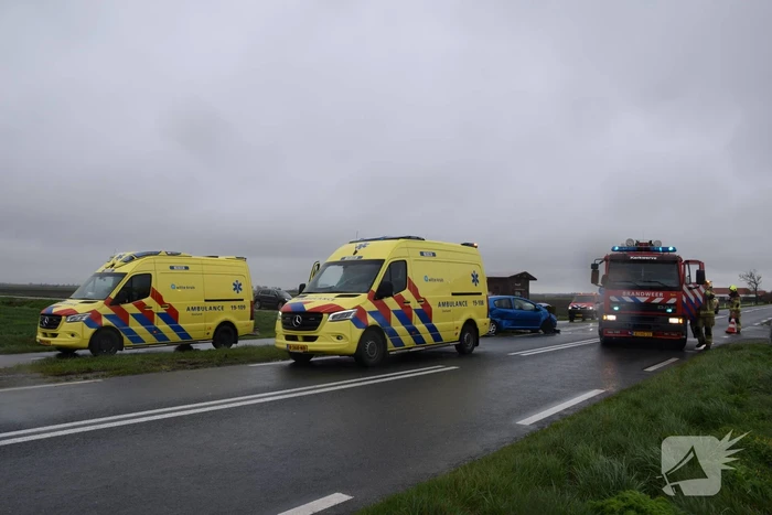 Gewonden bij flinke botsing op kruising