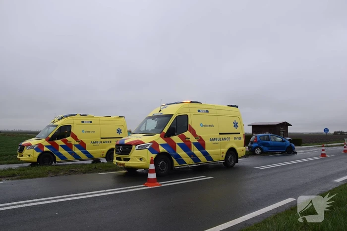 Gewonden bij flinke botsing op kruising