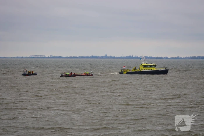 Twee personen te water geraakt IJmeer