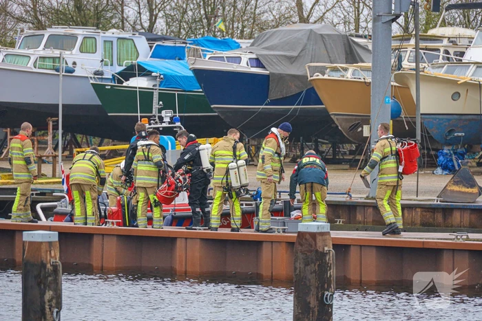 Twee personen te water geraakt IJmeer