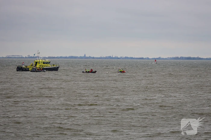 Twee personen te water geraakt IJmeer