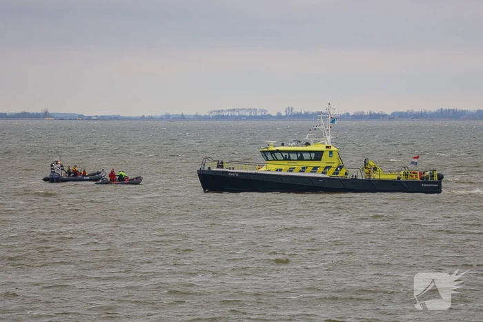 Twee personen te water geraakt IJmeer