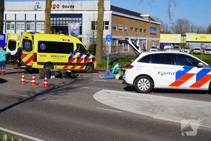 Scooterrijder gewond bij botsing met automobilist