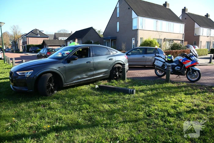 Veel schade bij ongeval tussen personenauto's