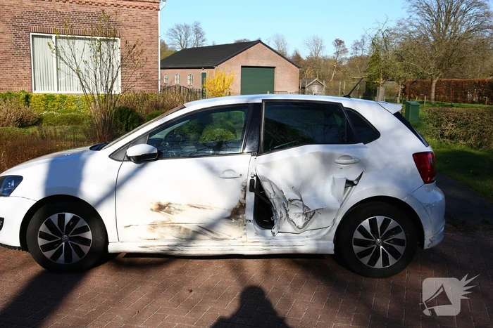 Veel schade bij ongeval tussen personenauto's