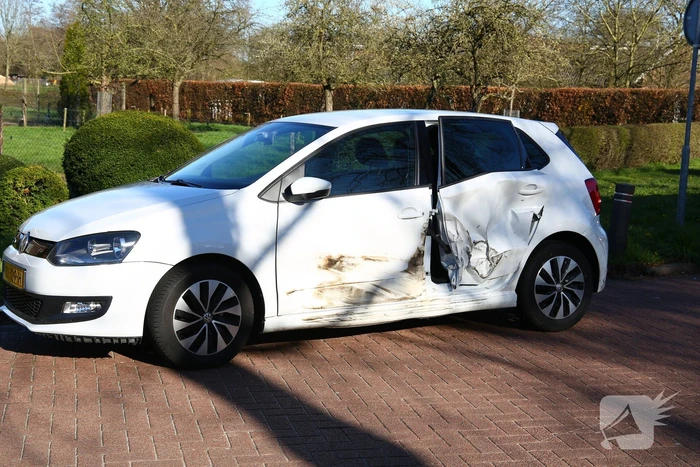 Veel schade bij ongeval tussen personenauto's