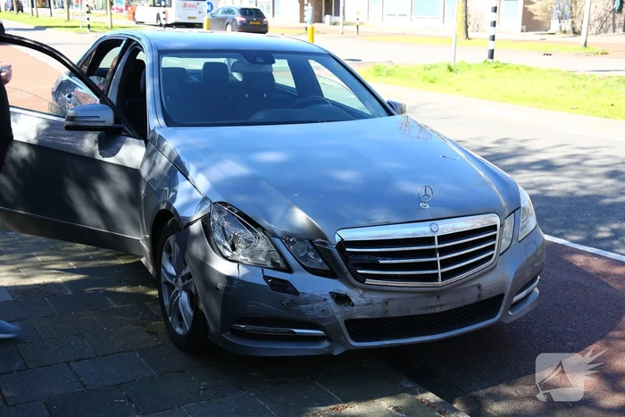 Achterwiel breekt af bij botsing