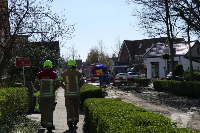 Onderzoek naar gaslucht, brandweer verricht metingen